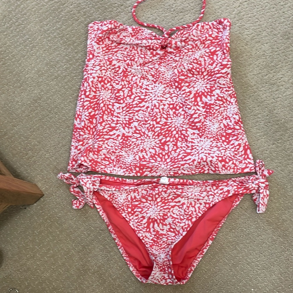 Mossimo 2 piece bathing suit. Size medium top. Size large bottoms